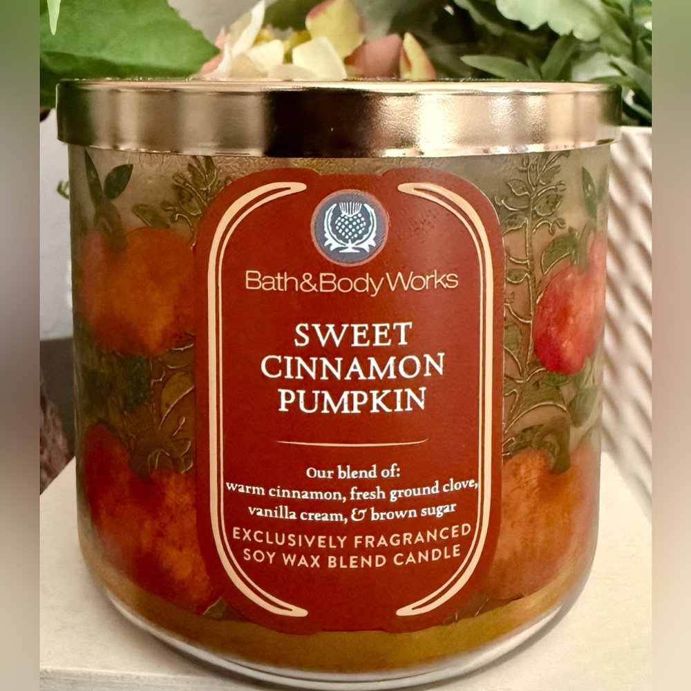 🆕🥮 BATH & BODY WORKS “SWEET CINNAMON PUMPKIN” 3-WICK CANDLE. SOY WAX BLEND.